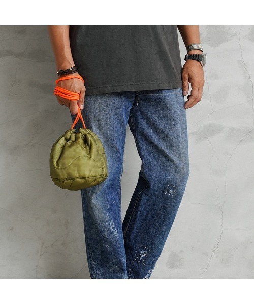 WAIPER.inc（ワイパーインク）の「WAIPER.inc 実物 米軍 M-65 フィールドジャケット用ライナー リメイク エフェクツバッグ LONG CORD（ショルダーバッグ・メンズ・オリーブ系・ONE SIZE）」の4枚目の写真