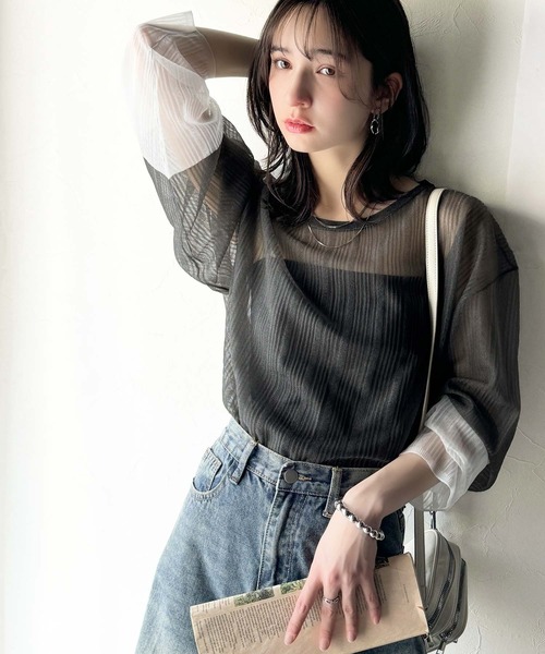classicalelf(クラシカルエルフ)の「シャリ感素材で魅せる。袖シアー配色シャリシャリ素材サマーニット(長袖)(Tシャツ/カットソー・レディース・チャコール・MEDIUM/LARGE/X-LARGE/SMALL)」の7枚目の写真