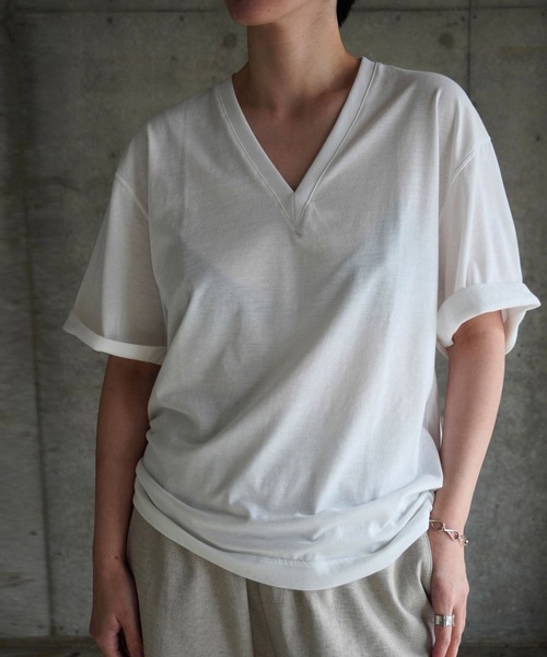 k3&co.(ケイスリーアンドコー)の「V-NECK TEE(Tシャツ/カットソー・レディース・グレー/ホワイト/ブラック・ONE SIZE)」の2枚目の写真