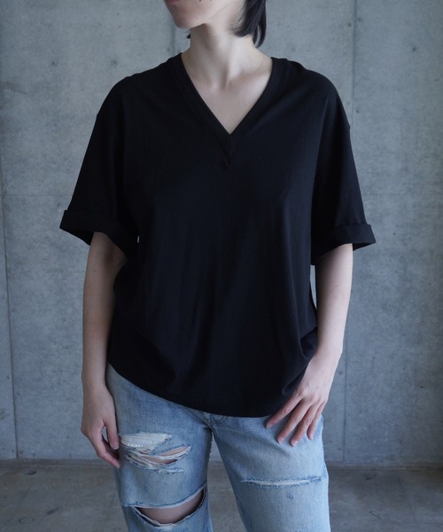 k3&co.(ケイスリーアンドコー)の「V-NECK TEE(Tシャツ/カットソー・レディース・グレー/ホワイト/ブラック・ONE SIZE)」の1枚目の写真