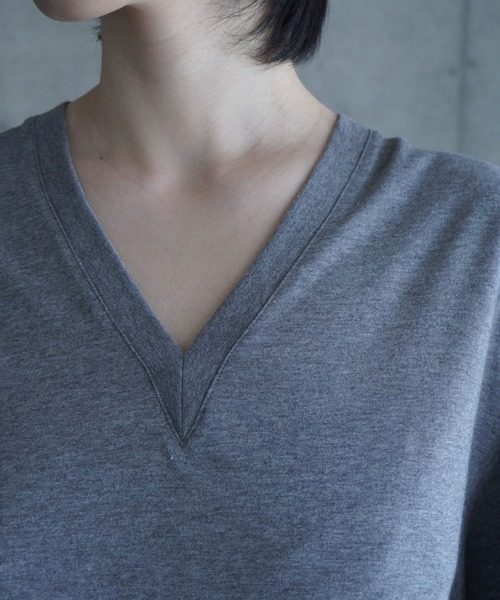k3&co.(ケイスリーアンドコー)の「V-NECK TEE(Tシャツ/カットソー・レディース・グレー/ホワイト/ブラック・ONE SIZE)」の6枚目の写真