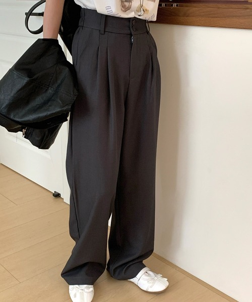 DAY CLOSET（デイ クローゼット）の「レディース マニッシュハイウエストダブルボタンワイドタックパンツ（スラックス・レディース・ダークグレー/ブラウン/グレイッシュベージュ/ブラック・S/M/L）」の6枚目の写真