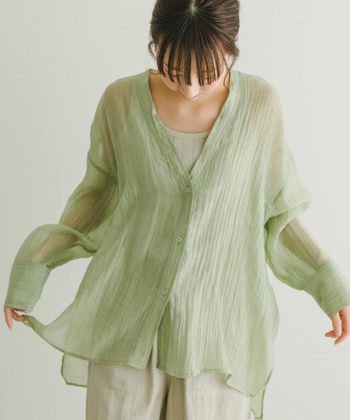 ITEMS URBANRESEARCH（アイテムズ アーバンリサーチ）の「Vネックシアーブラウス（シャツ/ブラウス・レディース・オフホワイト/ブラック/ミント・FREE）」の3枚目の写真