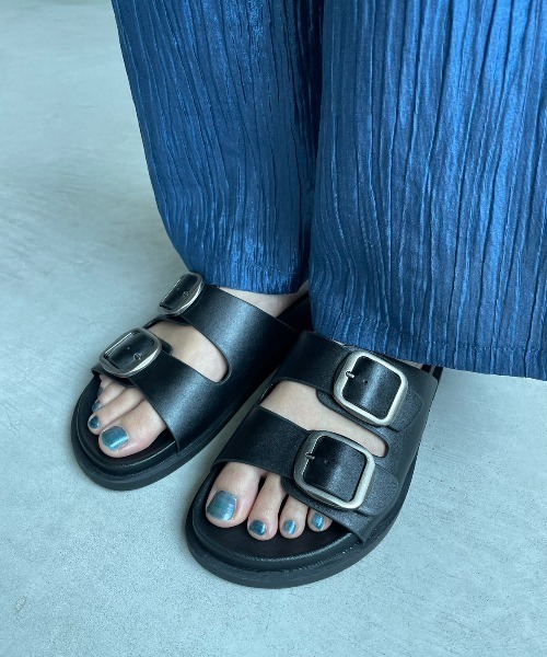 AIC.（エーアイシー）の「ダブルベルトボリュームサンダル（サンダル・レディース・ブラック/ベージュ・SMALL/MEDIUM/LARGE）」の12枚目の写真