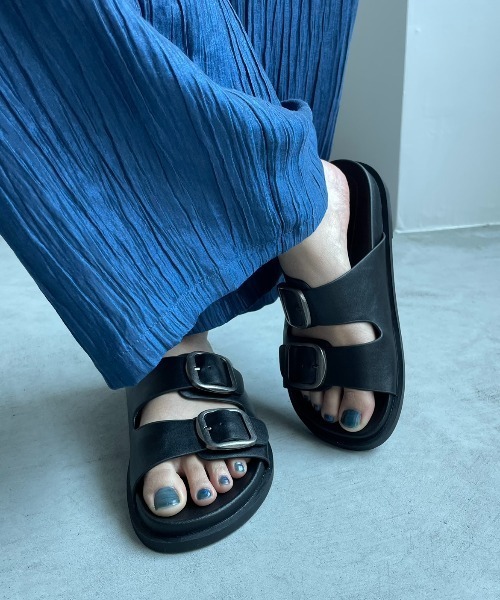 AIC.（エーアイシー）の「ダブルベルトボリュームサンダル（サンダル・レディース・ブラック/ベージュ・SMALL/MEDIUM/LARGE）」の13枚目の写真