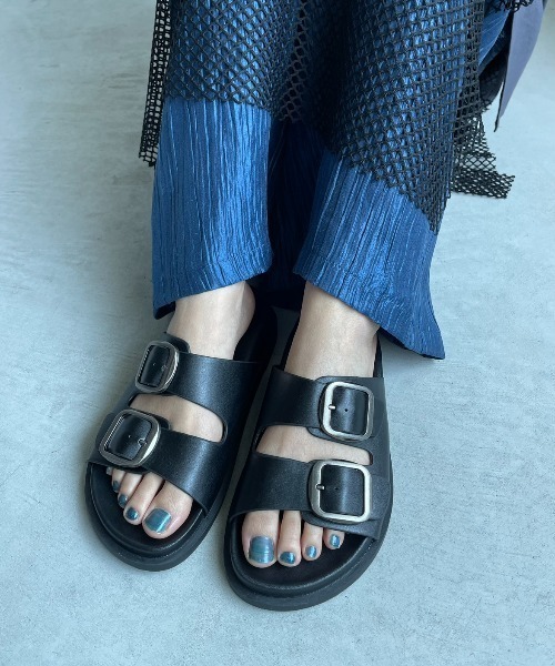 AIC.（エーアイシー）の「ダブルベルトボリュームサンダル（サンダル・レディース・ブラック/ベージュ・SMALL/MEDIUM/LARGE）」の14枚目の写真