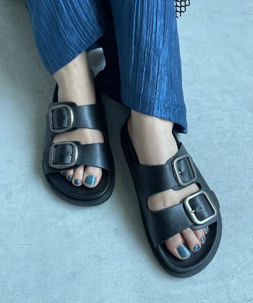 AIC.（エーアイシー）の「ダブルベルトボリュームサンダル（サンダル・レディース・ブラック/ベージュ・SMALL/MEDIUM/LARGE）」の15枚目の写真