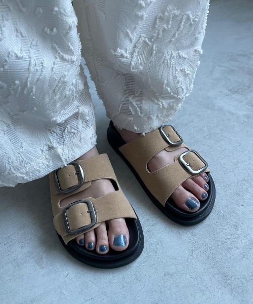 AIC.（エーアイシー）の「ダブルベルトボリュームサンダル（サンダル・レディース・ブラック/ベージュ・SMALL/MEDIUM/LARGE）」の6枚目の写真