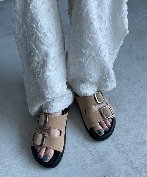 AIC.（エーアイシー）の「ダブルベルトボリュームサンダル（サンダル・レディース・ブラック/ベージュ・SMALL/MEDIUM/LARGE）」の7枚目の写真