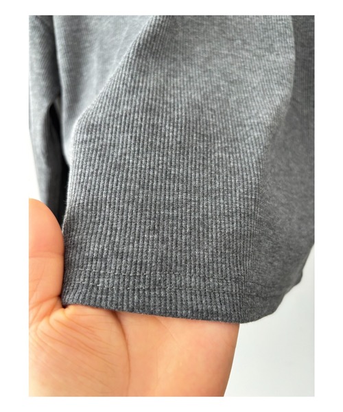 maison de LATIR(メゾンドラティール)の「半袖/長袖展開 立体感サーマル レイヤードヘンリーネック薄手トップス シンプルカットソー(Tシャツ/カットソー・レディース・ホワイト/ブラック/グレー/ブラック系1/グレー系1/ホワイト系1・M/L/XL)」の22枚目の写真