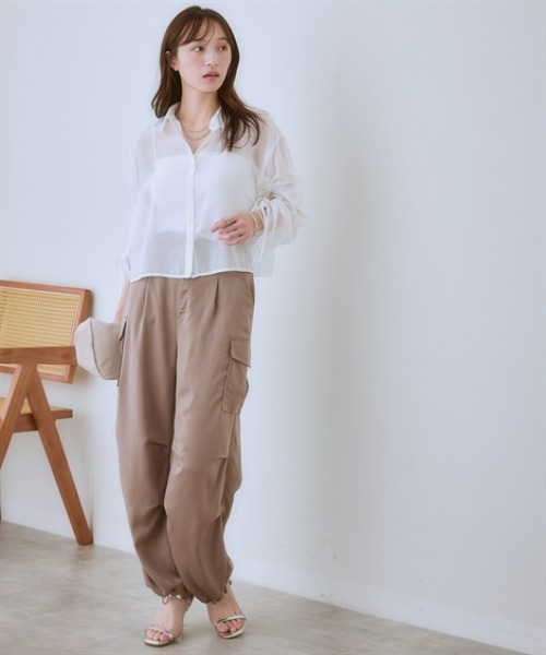 nissen(ニッセン)の「袖ドロストクロップド丈シアーシャツ(シャツ/ブラウス・レディース・チャコールグレー/オフホワイト/イエロー・LL/S/M/L)」の4枚目の写真