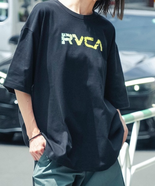 RVCA(ルーカ)の「RVCA メンズ STONE WASH SS Tシャツ 【2025年夏モデル】/ルーカバックプリント半袖ロゴTシャツ(Tシャツ/カットソー・メンズ・ブルー系その他/バーガンディー/ホワイト/ブラック・SMALL/LARGE/X-LARGE/MEDIUM)」の3枚目の写真