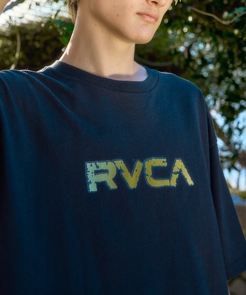 RVCA(ルーカ)の「RVCA メンズ STONE WASH SS Tシャツ 【2025年夏モデル】/ルーカバックプリント半袖ロゴTシャツ(Tシャツ/カットソー・メンズ・ブルー系その他/バーガンディー/ホワイト/ブラック・SMALL/LARGE/X-LARGE/MEDIUM)」の10枚目の写真