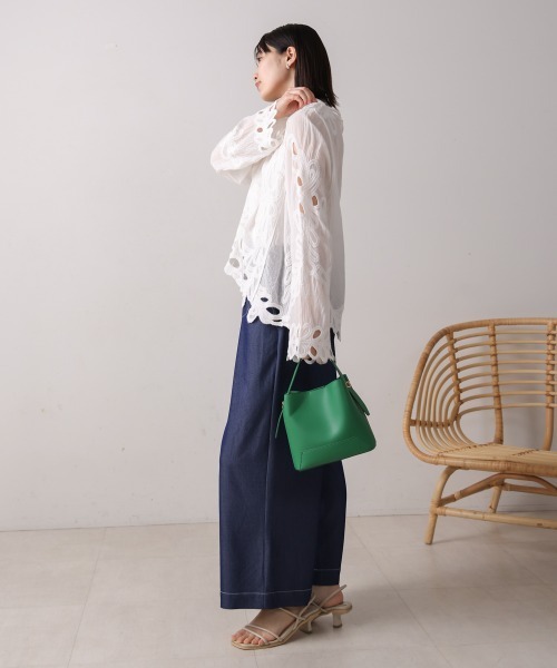 Bou Jeloud(ブージュルード)の「エンブロイダリーブラウス(シャツ/ブラウス・レディース・ホワイト/チャコールグレー/イエロー・38)」の21枚目の写真