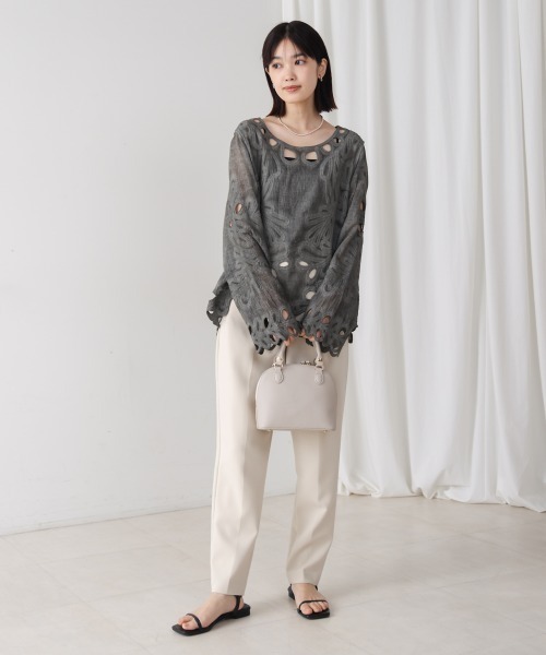 Bou Jeloud(ブージュルード)の「エンブロイダリーブラウス(シャツ/ブラウス・レディース・ホワイト/チャコールグレー/イエロー・38)」の16枚目の写真