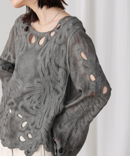 Bou Jeloud(ブージュルード)の「エンブロイダリーブラウス(シャツ/ブラウス・レディース・ホワイト/チャコールグレー/イエロー・38)」の15枚目の写真