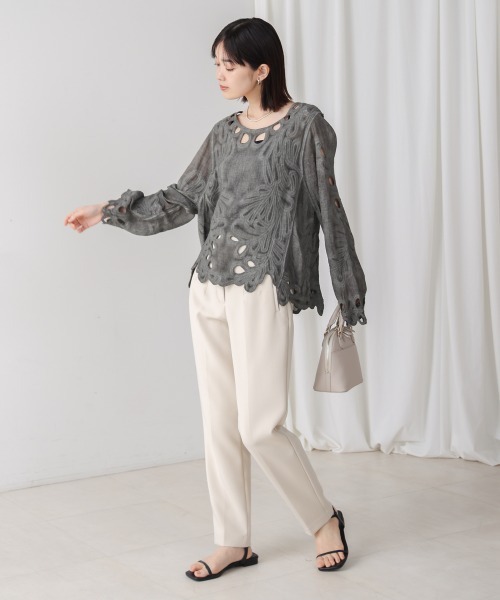 Bou Jeloud(ブージュルード)の「エンブロイダリーブラウス(シャツ/ブラウス・レディース・ホワイト/チャコールグレー/イエロー・38)」の14枚目の写真