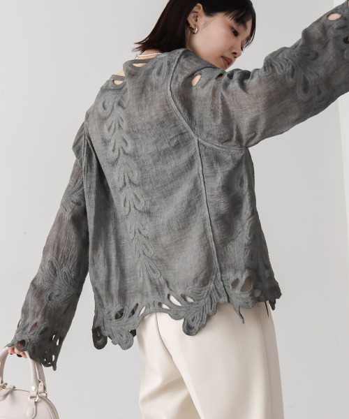 Bou Jeloud(ブージュルード)の「エンブロイダリーブラウス(シャツ/ブラウス・レディース・ホワイト/チャコールグレー/イエロー・38)」の11枚目の写真