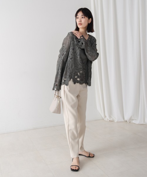 Bou Jeloud(ブージュルード)の「エンブロイダリーブラウス(シャツ/ブラウス・レディース・ホワイト/チャコールグレー/イエロー・38)」の10枚目の写真