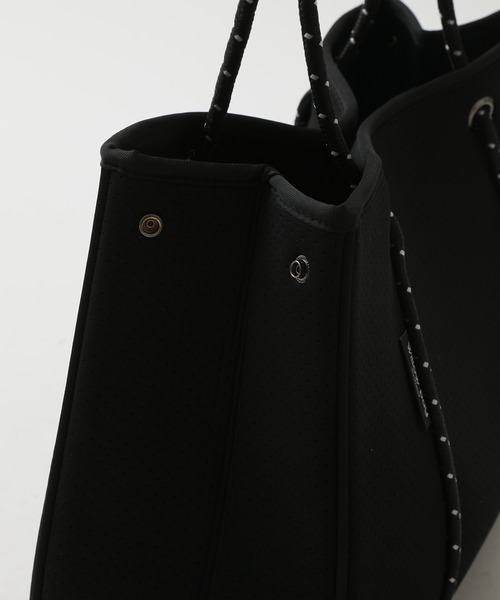 Willow Bay（ウィローベイ）の「Willow Bay/ウィローベイ トートバッグ マザーズバッグ ポーチ付き ネオプレン Daydreamer Neoprene Tote（トートバッグ・レディース・ブラック/グレー/セージグリーン/ホワイト・FREE）」の17枚目の写真