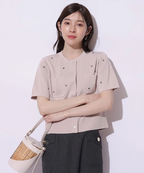 Apuweiser-riche（アプワイザーリッシェ）の「ハート刺繍カラーカーデ（ニット/セーター・レディース・ピンクベージュ・2）」の5枚目の写真