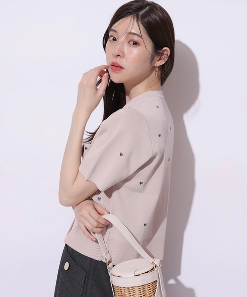 Apuweiser-riche（アプワイザーリッシェ）の「ハート刺繍カラーカーデ（ニット/セーター・レディース・ピンクベージュ・2）」の7枚目の写真