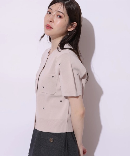 Apuweiser-riche（アプワイザーリッシェ）の「ハート刺繍カラーカーデ（ニット/セーター・レディース・ピンクベージュ・2）」の8枚目の写真