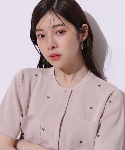 Apuweiser-riche（アプワイザーリッシェ）の「ハート刺繍カラーカーデ（ニット/セーター・レディース・ピンクベージュ・2）」の9枚目の写真