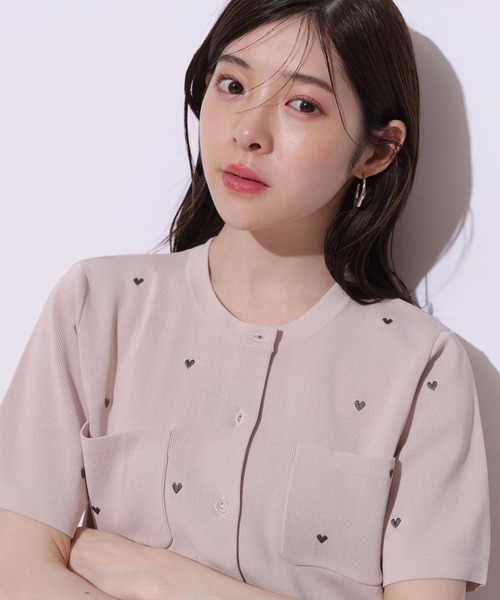 Apuweiser-riche（アプワイザーリッシェ）の「ハート刺繍カラーカーデ（ニット/セーター・レディース・ピンクベージュ・2）」の10枚目の写真