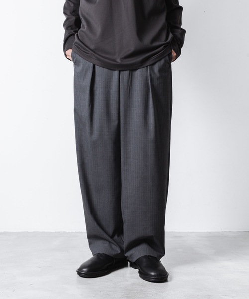 ATTACHMENT(アタッチメント)の「T/W/SI ストレッチギャバジン 1タック イージートラウザーズ / T/W/SI STRETCH GABARDINE 1TUCK EASY TROUSERS(スラックス・メンズ・グレー系/ブラック系/ブラック/ダークネイビー・3/2/1)」の8枚目の写真