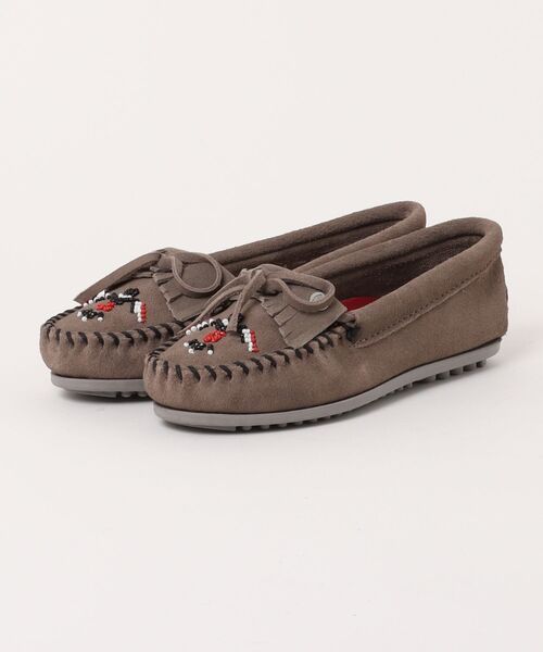 Minnetonka(ミネトンカ)の「【MINNETONKA】ミネトンカ THUNDERBIRD ANIMIKII(サンダーバード アニミキイ)リボンモカシンシューズ(モカシン/デッキシューズ・レディース・シルバー/ダークベージュ/ブラック/ブルー/グレー/ホワイト・6/8/7/5)」の3枚目の写真