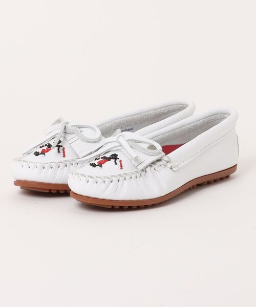 Minnetonka(ミネトンカ)の「【MINNETONKA】ミネトンカ THUNDERBIRD ANIMIKII(サンダーバード アニミキイ)リボンモカシンシューズ(モカシン/デッキシューズ・レディース・シルバー/ダークベージュ/ブラック/ブルー/グレー/ホワイト・6/8/7/5)」の2枚目の写真