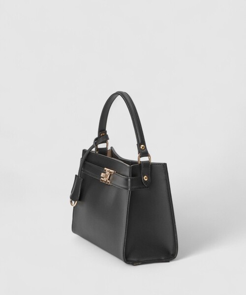 allureville(アルアバイル)の「ツイストバックルスクエアショルダーバッグ(ショルダーバッグ・レディース・ブラック/アイボリー・FREE)」の3枚目の写真