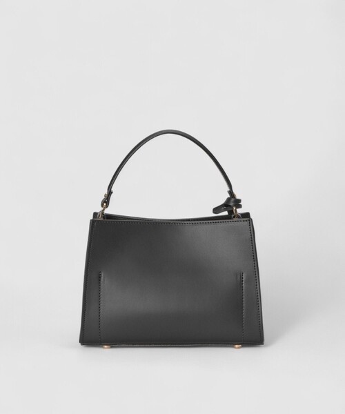 allureville(アルアバイル)の「ツイストバックルスクエアショルダーバッグ(ショルダーバッグ・レディース・ブラック/アイボリー・FREE)」の4枚目の写真
