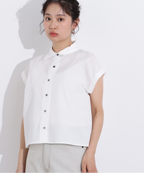 N.(N. Natural Beauty Basic)(エヌエヌナチュラルビューティーベーシック)の「バックプリーツクロップドシャツ(シャツ/ブラウス・レディース・ライトグリーン/オフホワイト/ブルー・MEDIUM)」の4枚目の写真