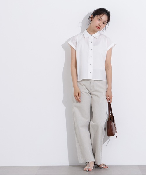 N.(N. Natural Beauty Basic)(エヌエヌナチュラルビューティーベーシック)の「バックプリーツクロップドシャツ(シャツ/ブラウス・レディース・ライトグリーン/オフホワイト/ブルー・MEDIUM)」の8枚目の写真