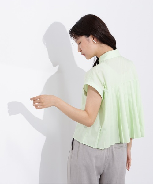 N.(N. Natural Beauty Basic)(エヌエヌナチュラルビューティーベーシック)の「バックプリーツクロップドシャツ(シャツ/ブラウス・レディース・ライトグリーン/オフホワイト/ブルー・MEDIUM)」の17枚目の写真