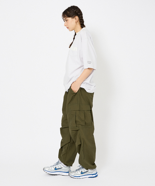 AMERICANA(アメリカーナ)の「【Charcoal(チャコール)× Americana(アメリカーナ)】ポケット付きトリムTシャツ/ユニセックス(Tシャツ/カットソー・メンズ・ベージュ/ライトグレー・L/M)」の7枚目の写真