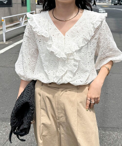 fredy emue（フレディエミュ）の「レースフリルカラーブラウス（シャツ/ブラウス・レディース・オフホワイト/ダークブラウン/オレンジ・38）」の20枚目の写真