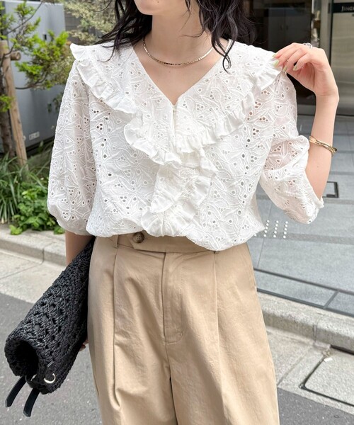 fredy emue（フレディエミュ）の「レースフリルカラーブラウス（シャツ/ブラウス・レディース・オフホワイト/ダークブラウン/オレンジ・38）」の17枚目の写真