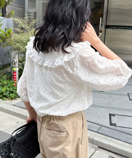 fredy emue（フレディエミュ）の「レースフリルカラーブラウス（シャツ/ブラウス・レディース・オフホワイト/ダークブラウン/オレンジ・38）」の16枚目の写真