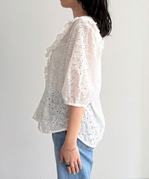 fredy emue（フレディエミュ）の「レースフリルカラーブラウス（シャツ/ブラウス・レディース・オフホワイト/ダークブラウン/オレンジ・38）」の13枚目の写真