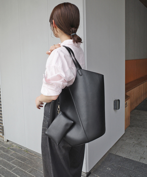 SLOBE IENA(スローブイエナ)の「《一部WEB限定/追加》SLOBE ラウンドビッグトート(トートバッグ・レディース・ブラック/ブラウン・FREE)」の13枚目の写真