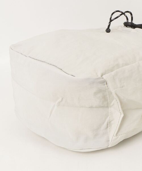 LYEON（リヨン）の「カラビナ付きドロストポケットリュック/ナップサック/バックパック（バックパック/リュック・レディース・アイボリー/ブラック・FREE）」の12枚目の写真