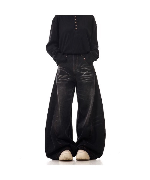 Sakka(サッカ)の「ワイドカーブデニムパンツ(デニムパンツ・レディース・ブラック/ブルー・SMALL/MEDIUM/LARGE/X-LARGE)」の4枚目の写真