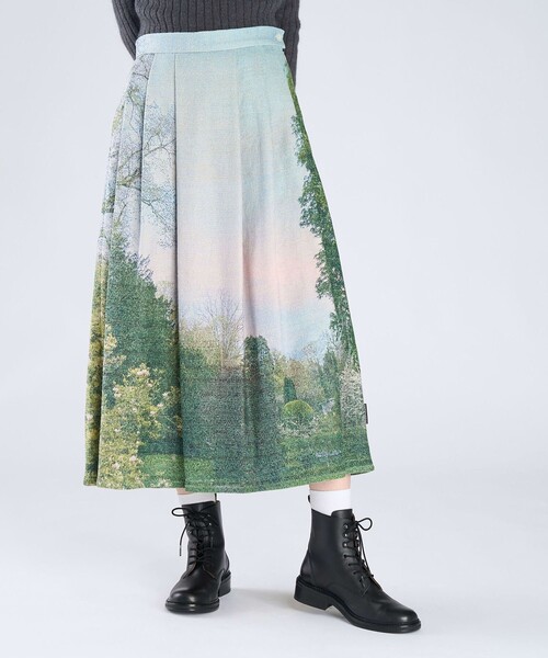 agnes b.(アニエスベー)の「フォトプリント ロング フレアスカート "Jardin"(スカート・レディース・マルチ・40/38/36)」の2枚目の写真