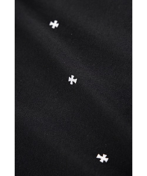UNKNOWN LONDON（アンノウン・ロンドン）の「Tシャツ｜Tiny Cross Glitter Tee｜Unknown London（Tシャツ/カットソー・メンズ・ブラック/オフホワイト・SMALL/MEDIUM/LARGE/X-LARGE）」の5枚目の写真