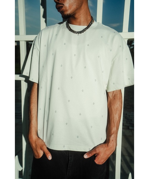 UNKNOWN LONDON（アンノウン・ロンドン）の「Tシャツ｜Tiny Cross Glitter Tee｜Unknown London（Tシャツ/カットソー・メンズ・ブラック/オフホワイト・SMALL/MEDIUM/LARGE/X-LARGE）」の16枚目の写真