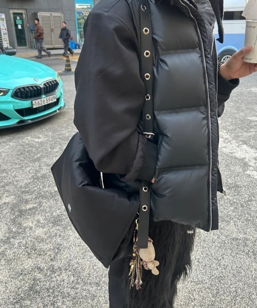 BLACKPURPLE（ブラックパープル）の「【日本未発売/WEB限定】BLACK PURPLE(ブラックパープル)/3WAY 軽量 ショルダー クロスバッグ ポーチ/3-Way Cloud Bag-M（ショルダーバッグ・レディース・ブラック・FREE）」の17枚目の写真