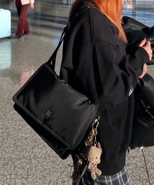 BLACKPURPLE（ブラックパープル）の「【日本未発売/WEB限定】BLACK PURPLE(ブラックパープル)/3WAY 軽量 ショルダー クロスバッグ ポーチ/3-Way Cloud Bag-M（ショルダーバッグ・レディース・ブラック・FREE）」の4枚目の写真